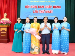 Hội Liên hiệp Phụ nữ xã Bát Tràng họp Ban Chấp hành lần thứ nhất kiện toàn tổ chức bộ máy