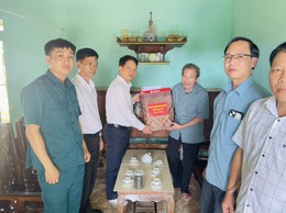 THĂM HỎI NGƯỜI CÓ CÔNG NHÂN DỊP KỶ NIỆM 78 NĂM NGÀY THƯƠNG BINH – LIỆT SỸ (27/7/1947 – 27/7/2025