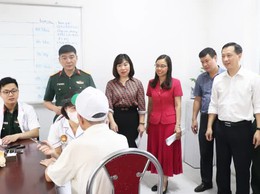 Phường Phú Diễn khám, tư vấn sức khỏe, cấp thuốc miễn phí cho hơn 300 người có công dịp 27/7