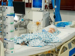 Bệnh viện Nhi Hà Nội tiếp nhận và cấp cứu hai trẻ bị thương trong vụ tai nạn giao thông liên hoàn tại Dương Nội, Hà Nội
