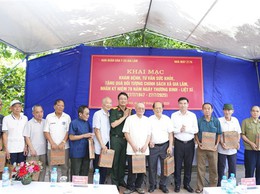 UBND xã Gia Lâm, Ban Quân dân y xã tổ chức khám bệnh, tư vấn sức khỏe, cấp thuốc miễn phí cho các đối tượng chính sách trên địa bàn