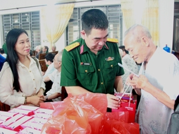 Xã Thạch Thất: tổ chức hoạt động khám, cấp phát thuốc miễn phí cho Thương, bệnh binh nhân dịp kỷ niệm 78 năm Ngày Thương binh - Liệt sĩ (27/7/1947 – 27/7/2025)
