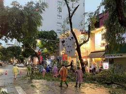 Hà Nội: Nước rút nhanh sau mưa giông, chưa gây ngập úng