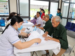 Xã Mê Linh: Khám bệnh, tư vấn sức khỏe, cấp thuốc cho hơn 700 đối tượng chính sách