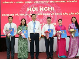 Phường Yên Hoà: Tổ chức công bố và trao quyết định về tổ chức bộ máy và công tác cán bộ