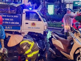 Phường Bạch Mai huy động các lực lượng chức năng kịp thời xử lý sự cố trên địa bàn sau trận giông lốc dữ dội chiều ngày 19/7/2025 và tiếp tục khắc phục hậu quả trên địa bàn trong ngày 20/7/2025