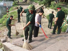 Phường Bạch Mai: đồng loạt ra quân tổng vệ sinh trong các ngõ xóm, nơi vui chơi công cộng, điểm di tích lịch sử