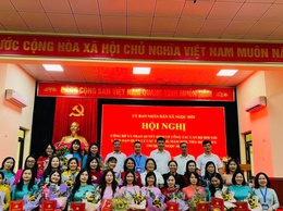 UBND XÃ NGỌC HỒI TRAO QUYẾT ĐỊNH CÔNG TÁC CÁN BỘ NGÀNH GIÁO DỤC ĐÀO TẠO