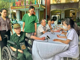 Hoài Đức trên 200 đối tượng chính sách được khám chữa bệnh, tặng quà và cấp thuốc miễn phí
