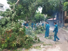 Phường Yên Sở ra quân khắc phục hậu quả cơn mưa dông chiều 19/7