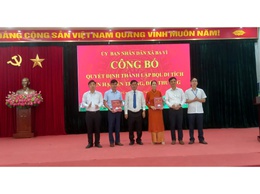 XÃ BA VÌ - CÔNG BỐ QUYẾT ĐỊNH THÀNH LẬP BQL DI TÍCH ĐỀN HẠ, ĐỀN TRUNG, ĐỀN THƯỢNG