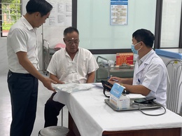 Hòa Phú: Khám, chăm sóc sức khỏe cho đối tượng chính sách nhân kỷ niệm 78 năm ngày Thương binh liệt sĩ (27/7/1947 – 27/7/2025)