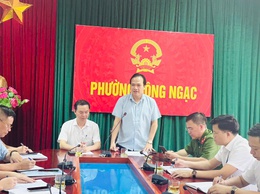 Lãnh đạo Đảng uỷ, UBND phường Đông Ngạc kiểm tra công tác phòng, chống bão số 3