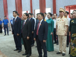 Đảng uỷ-HĐND-UBND-UBMTTQ xã Phúc Thọ dâng hương, viếng Nghĩa trang Liệt sỹ trước thềm Đại hội Đảng bộ xã lần thứ I, nhiệm kỳ 2025-2030