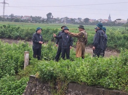 Chủ tịch UBND xã Tam Hưng Bùi Đình Thái kiểm tra thực địa, chỉ đạo ứng phó khẩn trương với bão số 3