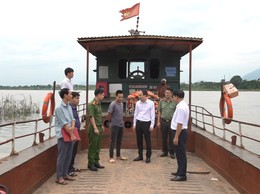 Chủ tịch UBND xã Minh Châu kiểm tra công tác phòng, chống bão số 3 tại bến đò ngang và các điểm trọng yếu trên địa bàn xã
