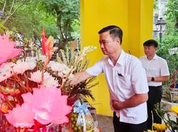 PHƯỜNG HOÀNG MAI TỔ CHỨC LỄ DÂNG HƯƠNG TƯỞNG NIỆM MẸ VIỆT NAM ANH HÙNG, ANH HÙNG LIỆT SĨ; THĂM VÀ TẶNG QUÀ CÁC ĐỐI TƯỢNG CHÍNH SÁCH NHÂN DỊP KỶ NIỆM 78 NĂM NGÀY THƯƠNG BINH, LIỆT SĨ