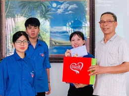 Đoàn thanh niên xã Quảng Bị tổ chưc chương trình “Mâm cơm nghĩa tình” và thăm, tặng quà gia đình người có công