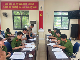 Đội CC&CNCH khu vực số 13 triển khai hướng dẫn UBND các phường Thanh Xuân, Khương Đình, Phương Liệt thẩm quyền quản lý trong công tác PCCC