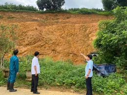XÃ BA VÌ TĂNG CƯỜNG CÔNG TÁC KIỂM TRA CÁC ĐIỂM CÓ NGUY CƠ SẠT LỞ TRƯỚC KHI BÃO SỐ 3(WIPHA) ĐỔ BỘ.