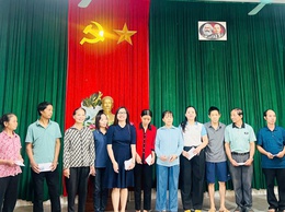 Hội LHPN xã Quốc Oai tổ chức thăm, tặng 115 suất quà tri ân nhân ngày thương binh - liệt sĩ 27/7