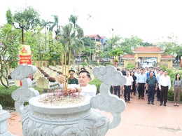 Lãnh đạo xã Quang Minh dâng hương, tưởng niệm các anh hùng liệt sỹ