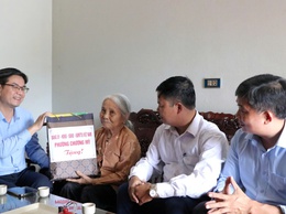 Phường Chương Mỹ tổ chức thăm hỏi, tặng quà các gia đình chính sách nhân dịp kỷ niệm 78 năm Ngày Thương binh - Liệt sỹ 27/7/1947 - 27/7/2025