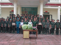 BỘ TƯ LỆNH THỦ ĐÔ HÀ NỘI THĂM VÀ TẶNG QUÀ TIỂU ĐOÀN TRINH SÁT THỰC HIỆN NHIỆM VỤ HÀNH QUÂN DÃ NGOẠI LÀM CÔNG TÁC DÂN VẬN NĂM 2025.