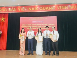 PHƯỜNG LÁNG TRAO QUYẾT ĐỊNH THÀNH LẬP, TỔ CHỨC LẠI ĐƠN VỊ SỰ NGHIỆP CÔNG LẬP VÀ BỔ NHIỆM VIÊN CHỨC QUẢN LÝ