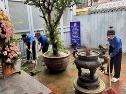 Tuổi trẻ phường Đống Đa ra quân vệ sinh môi trường, làm đẹp cảnh quan các nhà bia tưởng niệm liệt sĩ trên địa bàn