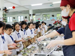 Phường Long Biên triển khai đánh giá, lựa chọn đơn vị cung cấp thực phẩm cho học sinh năm học 2025 - 2026