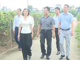 MTTQ xã khảo sát một số hô gia đình, hộ sản xuất rau an toàn tại Thôn Phú An