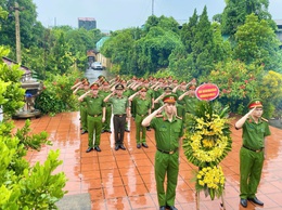 CÔNG AN XÃ GIA LÂM TỔ CHỨC DÂNG HƯƠNG VÀ THĂM HỎI CÁC GIA ĐÌNH LIỆT SĨ NHÂN KỶ NIỆM 27/7