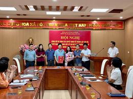 Đảng bộ UBND xã Đan Phượng tổ chức Hội nghị Công bố và trao các quyết định thành lập Chi bộ, quyết định chỉ định cấp ủy trực thuộc Đảng ủy UBND xã