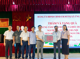 Đảng ủy -HĐND- UBND - UBMTTQ xã Ứng Thiên thăm và tặng quà Trung tâm nuôi dưỡng và điều dưỡng người có công số 2 Hà Nội nhân kỷ niệm 78 năm ngày Thương binh- Liệt sĩ