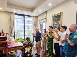 Phường Đại Mỗ thăm, tặng quà các gia đình chính sách tiêu biểu