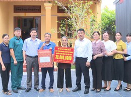 Đoàn công tác số 3 – UBND xã Phúc Lộc thăm, tặng quà đối tượng chính sách tiêu biểu trên địa bàn