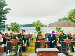 UBMTTQ Việt Nam xã Quốc Oai ra quân vệ sinh môi trường, chỉnh trang khu vực Nghĩa trang liệt sĩ nhân dịp kỷ niệm 78 năm Ngày Thương binh - Liệt sĩ