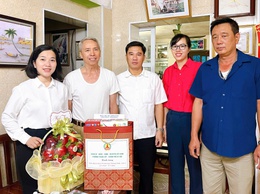 Phường Thanh Liệt: Thăm, tặng quà người có công tiêu biểu nhân kỷ niệm 78 năm Ngày Thương binh - Liệt sĩ