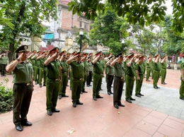 Công an phường Thanh Xuân tổ chức dâng hương tưởng niệm các Anh hùng liệt sỹ.