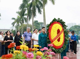 Phường Xuân Đỉnh dâng hương tưởng nhớ các các liệt sĩ, các Mẹ Việt Nam Anh hùng nhân kỷ niệm 78 năm Ngày Thương binh - Liệt sĩ (27/7/1947-27/7/2025)