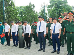Xã Quốc Oai: Trang trọng tổ chức lễ viếng nghĩa trang liệt sĩ Sài Sơn nhân kỷ niệm 78 năm Ngày Thương binh - Liệt sĩ