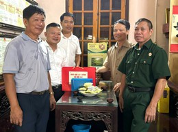 LÃNH ĐẠO XÃ NỘI BÀI GẶP MẶT, TẶNG QUÀ TRI ÂN CÁC THƯƠNG BINH, GIA ĐÌNH LIỆT SĨ