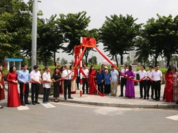 Phường Dương Nội gắn biển tên phố Phạm Khắc Hoè và Phan Hiền