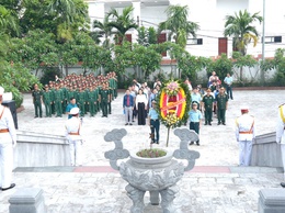 Xã Thanh Oai dâng hương tưởng niệm các Anh hùng liệt sĩ nhân kỷ niệm 78 năm ngày thương binh liệt sĩ (27/7/1947-27/7/2025)
