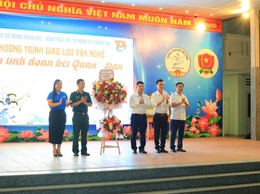 LIÊN HOAN VĂN NGHỆ THẮM TÌNH ĐOÀN KẾT QUÂN DÂN