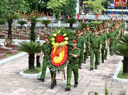Công an phường Hà Đông dâng hương tưởng niệm các Anh hùng Liệt sĩ
