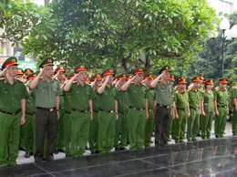 Công an phường Chương Mỹ tổ chức Lễ dâng hương tưởng niệm các anh hùng Liệt sỹ; tặng quà tri ân Mẹ  Việt Nam anh hùng và chiến sỹ đơn vị là con Liệt sỹ nhân kỷ niệm 78 năm ngày Thương binh – Liệt sỹ (27/7/1947 – 27/7/2025)