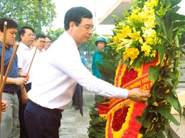 Phường Yên Sở tổ chức lễ dâng hương, dâng hoa tưởng niệm các Anh hùng liệt sĩ nhân kỷ niệm 78 năm ngày Thương binh liệt sĩ (27/7/1947 – 27/7/2025)
