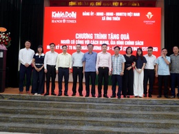 Báo Kinh tế và Đô thị tặng quà nhân ngày thương binh liệt sĩ 27/7